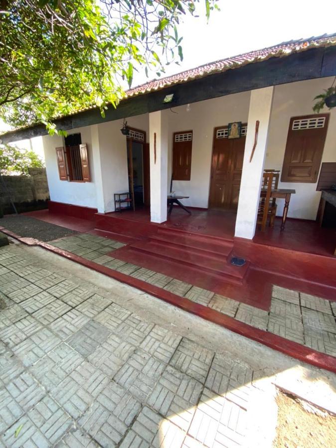 Ami Place Rooms With Kitchen Hikkaduwa Exterior foto