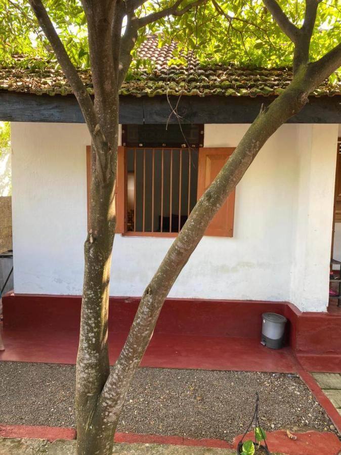 Ami Place Rooms With Kitchen Hikkaduwa Exterior foto