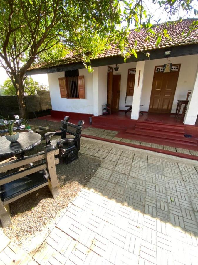 Ami Place Rooms With Kitchen Hikkaduwa Exterior foto