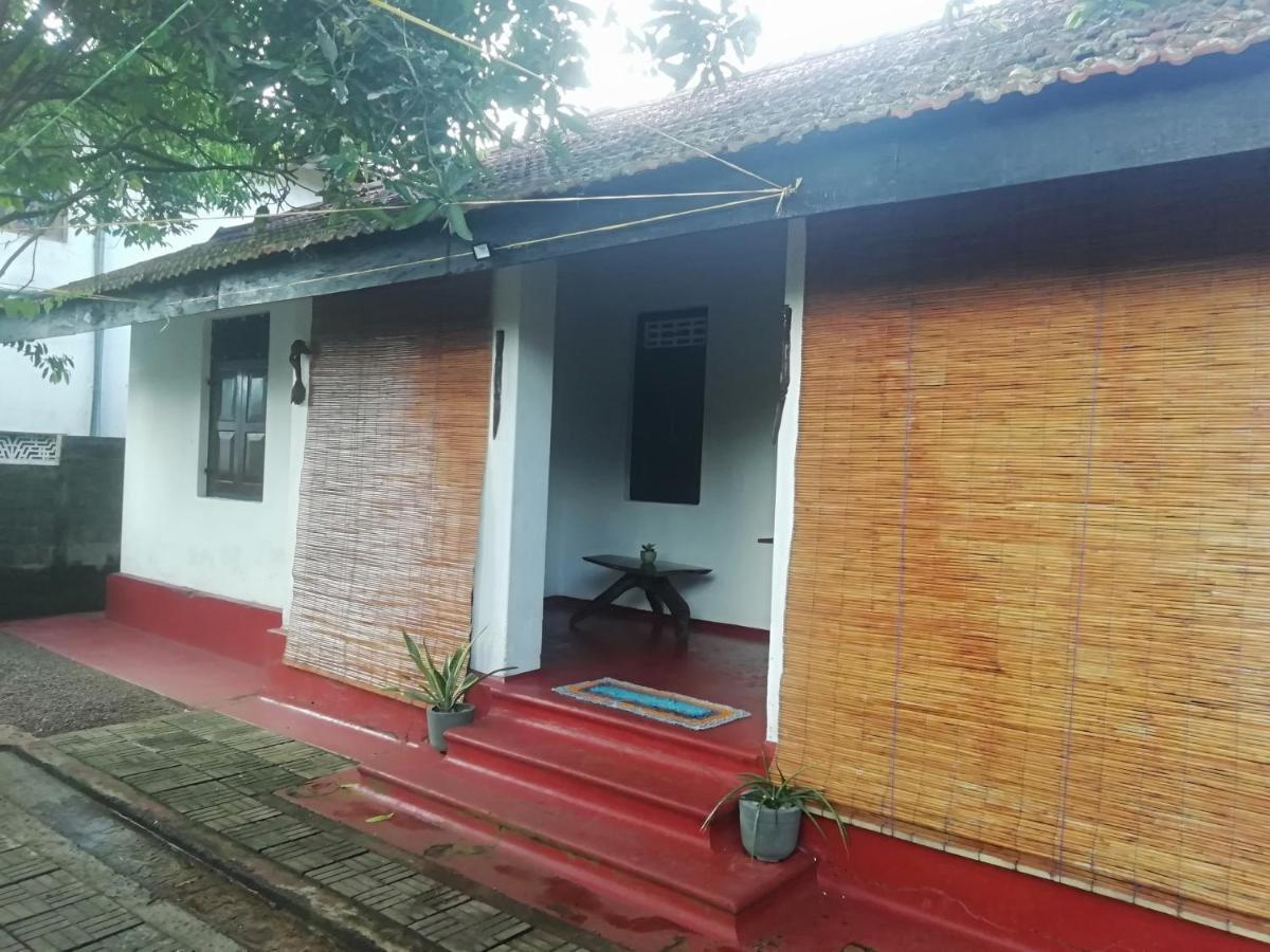 Ami Place Rooms With Kitchen Hikkaduwa Exterior foto